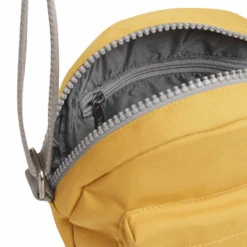 Roka London Sustainable Paddington Olkalaukku Keltainen 7 Roka London Sustainable Paddington Olkalaukku Keltainen -Laukkuni 031267D7 D5CF 4B13 850C B71360560F29