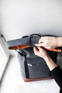 Muute Ahti Harmaa/konjakinruskea 6 Muute Ahti Harmaa/konjakinruskea -Laukkuni ahti konjakinruskea musta miesten kotimainen reppu 1269f74a e4c0 42f6 8739 bb14085fcecc