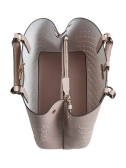 Guess Amara Girlfriend Laukku Roosa 6 Guess Amara Girlfriend Laukku Roosa -Laukkuni amara guess roosa kasilaukku