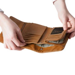 Aunts & Uncles Peach Konjakinruskea Lompakko -Laukkuni aunts and uncles konjakinruskea peach nahkalompakko tilava