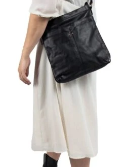 Re:Designed Biri Urban Musta Nahkainen Iso Olkalaukku