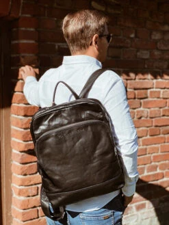 Chesterfield Musta Nahkareppu Mack