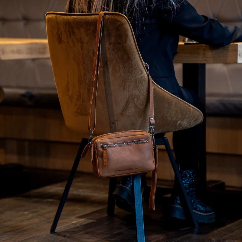 Chesterfield Samui Pieni Konjakinruskea Olkalaukku 1 Chesterfield Samui Pieni Konjakinruskea Olkalaukku