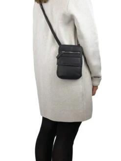 Chesterfield Maya Musta Pieni Olkalaukku