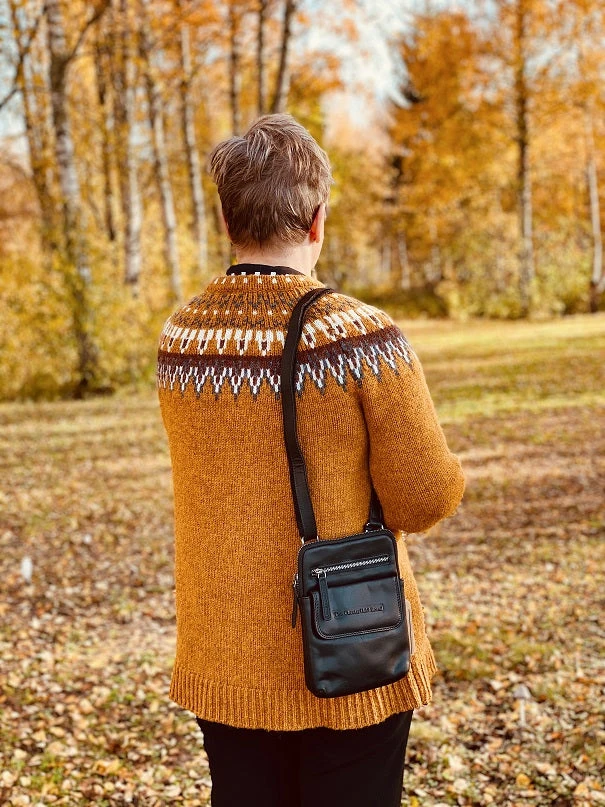 Chesterfield Pieni Olkalaukku Musta Lou 1 Chesterfield Pieni Olkalaukku Musta Lou