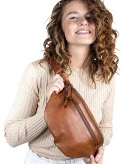 Re:Designed Faust Pähkinänruskea Vyölaukku