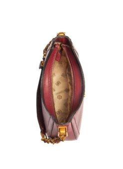 Guess Abey Pieni Olkalaukku Merlot 6 Guess Abey Pieni Olkalaukku Merlot -Laukkuni guess tummanpunainen abey pieni laukku