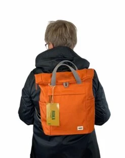 Roka London Reppu Sustainable S-koko Oranssi 9 Roka London Reppu Sustainable S-koko Oranssi -Laukkuni image acb28b5e bd03 4723 952c 4193e6c382bb