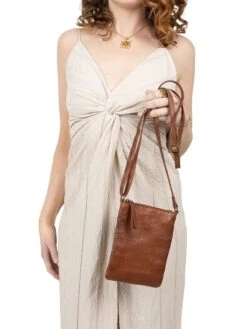 Re:Designed Jane Urban Puhelinlaukku Pähkinänruskea