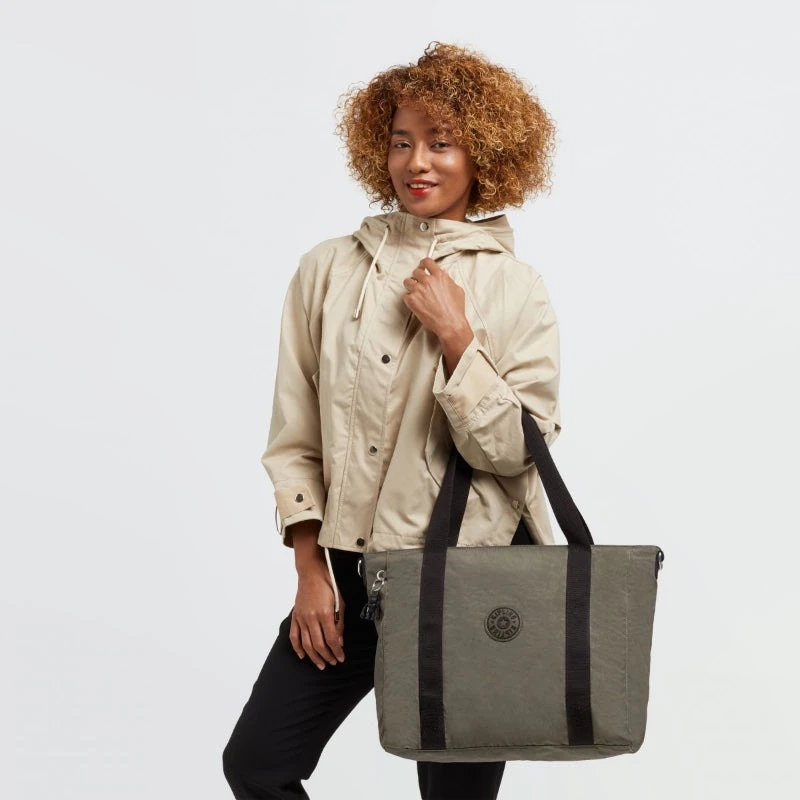 Kipling Asseni Iso Kassi Tummanvihreä 1 Kipling Asseni Iso Kassi Tummanvihreä