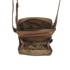 Chesterfield Pieni Konjakinruskea Olkalaukku Hamilton 6 Chesterfield Pieni Konjakinruskea Olkalaukku Hamilton -Laukkuni konjakinruskea olkalaukku nahkainen chesterfield hamilton