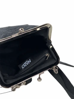 Nabo Kankainen Kukkarolaukku 9 Nabo Kankainen Kukkarolaukku -Laukkuni kukkaromallinen olkalaukku kangas