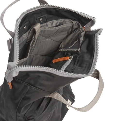 Roka London Bantry B Sustainable Nylon Reppu Musta 3 Roka London Bantry B Sustainable Nylon Reppu Musta - Image 3
