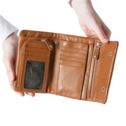 Aunts & Uncles Peach Konjakinruskea Lompakko -Laukkuni peach aunts and uncles nahkalompakko ruskea