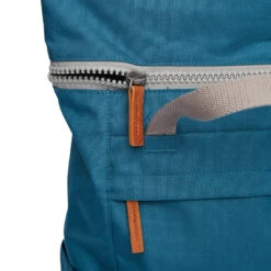 Roka London Reppu Sustainable M-koko Petrooli 11 Roka London Reppu Sustainable M-koko Petrooli -Laukkuni petrooli vedenpitava reppu roka london