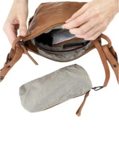 Aunts & Uncles Chocolate Cookie Konjakinruskea Pieni Olkalaukku -Laukkuni pieni nahkainen olkalaukku konjakinruskea