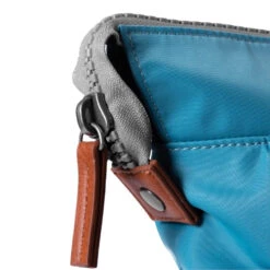 Roka London Bantry B Sustainable Nylon Reppu Petrol -Laukkuni pieni nylon reppu bantry b roka london kierratetty petrol sustainable vaaleansininen