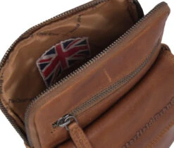 Chesterfield Pieni Olkalaukku Lou Konjakinruskea -Laukkuni pystymallinen lou nahkalaukku konjakinruskea