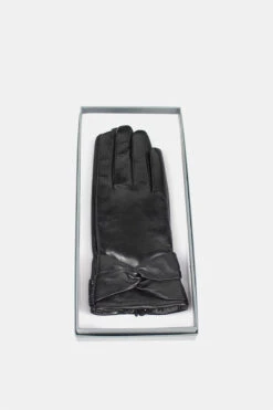 Re:Designed Stacey Mustat Naisten Nahkahanskat -Laukkuni redesigned musta nahkasormikas naisten