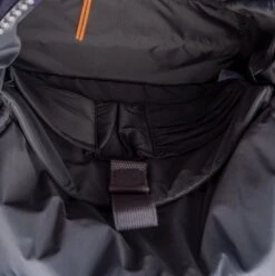 Roka Reppu Sustainable M-koko Musta -Laukkuni reppu roka london harmaa keskikoko ab4ddd93 8ac3 4c69 b804 d66a7f80dadb