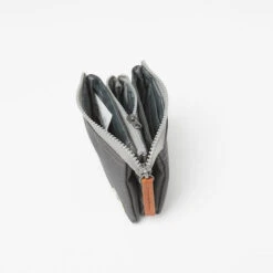 Roka Carnaby Sustainable Tummanharmaa Lompakko -Laukkuni roka london lompakko harmaa