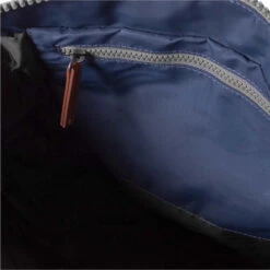 Roka London Bantry B Sustainable Nylon Reppu Airforce -Laukkuni roka london nylon reppu siniharmaa bantry b kierratetty