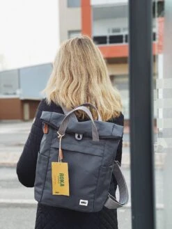 Roka London Reppu Sustainable S-koko Harmaa -Laukkuni roka london reppu harmaa pieni finchley