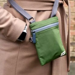 Roka London Sustainable Chelsea Puhelinlaukku Avocado