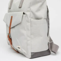 Roka London Reppu Canfield Vaaleanharmaa -Laukkuni roka vedenpitava kierratysmateriaalista valmistettu reppu canfield