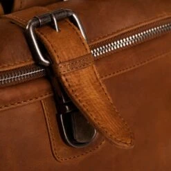 Chesterfield Dali Konjakinruskea Nahkainen Reppu 8 Chesterfield Dali Konjakinruskea Nahkainen Reppu -Laukkuni ruskea nahkareppu dali