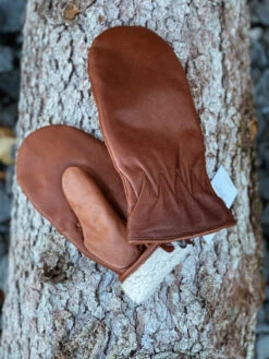 Re:Designed Biddy Mittens Ruskeat Nahkakintaat