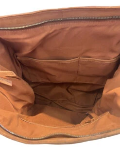 Treats Nete Iso Olkalaukku -Laukkuni treats nete konjakinruskea laukku sisalta