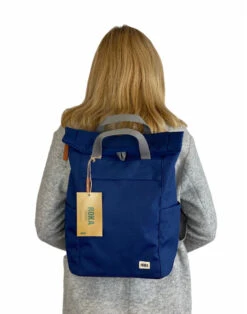 Roka London Reppu Sustainable M-koko Tummansininen