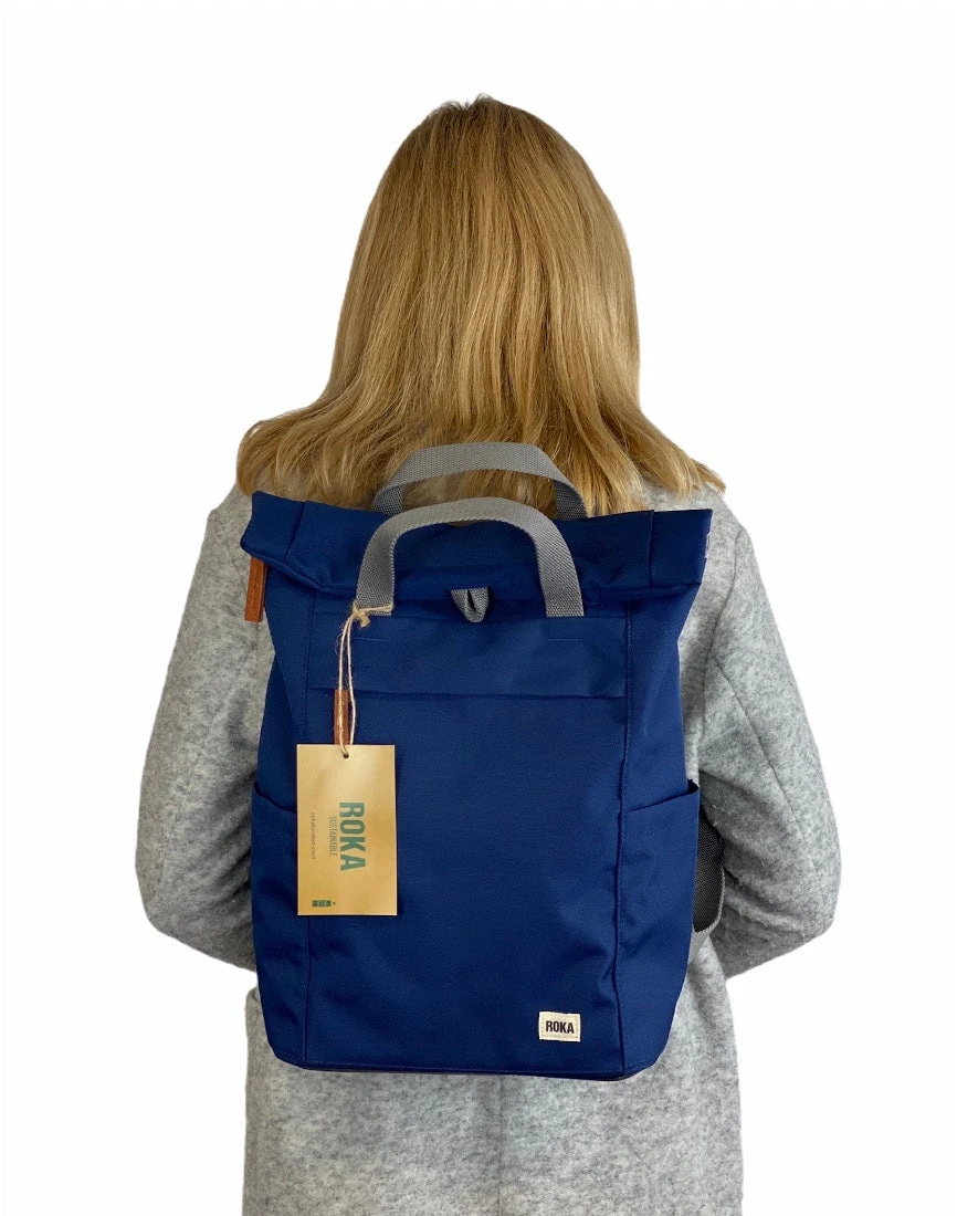 Roka London Reppu Sustainable M-koko Tummansininen 1 Roka London Reppu Sustainable M-koko Tummansininen