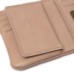 Chesterfield Metz RFID Beige Lompakko 9 Chesterfield Metz RFID Beige Lompakko -Laukkuni vaalea nahkalompakko metz chesterfield