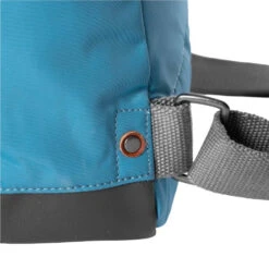Roka London Bantry B Sustainable Nylon Reppu Petrol -Laukkuni vaaleansininen roka london sustainable bantry b small petrol nylon reppu pieni