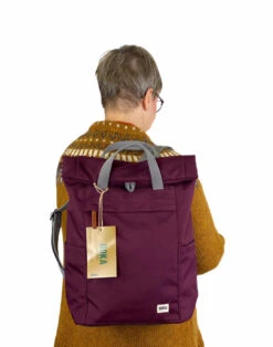 Roka London Reppu Sustainable M-koko Viininpunainen -Laukkuni viininpunainen rokan kierratysreppu